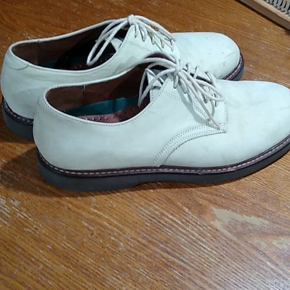 Meñs Buck Shoes - Picture 2 of 6